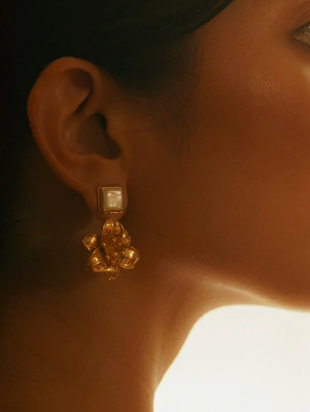 Quad Stud in Mother of Pearl