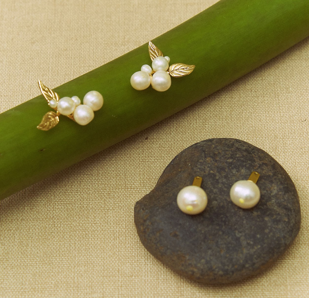 Ara Earrings in Pearl
