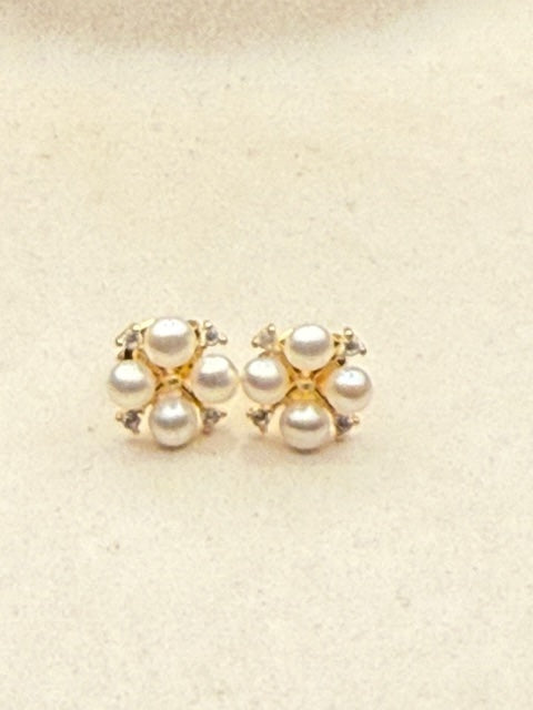 Quad Stud in Freshwater Pearls
