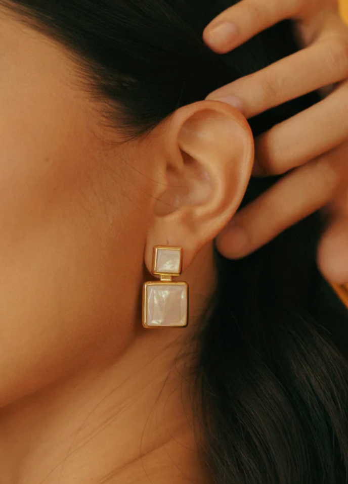 Quad Stud in Mother of Pearl